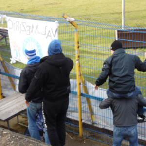 jihlava-Sigma 5.3.2016 pomoc při věšení vlajek je třeba