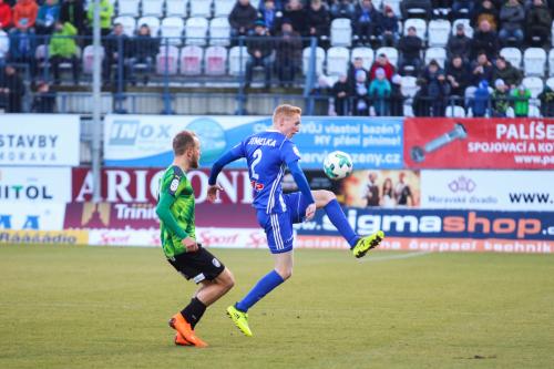 Václav Jemelka při zpracování míče kolenem