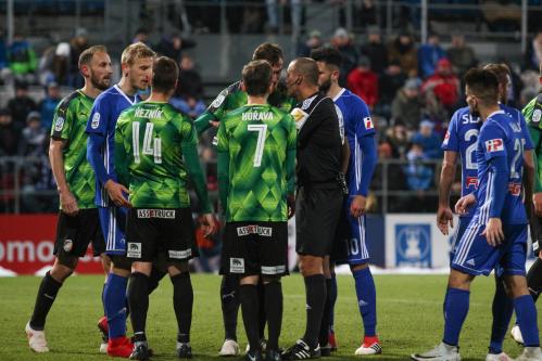 Rozprava mezi sudím Zelinkou a plzeňským Chorým 