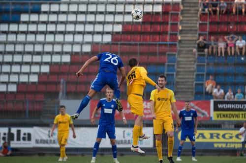 Nešpor v hlavičkovém souboji, Plšek Přihlíží z blízka a Štěrba z dálky