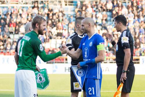 Michal Vepřek (C) před utkáním s kapitánem Jablonce Hübschmanem