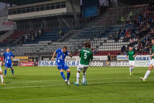 Martin Sladký vypouští svou pumelici (bohužel jablonečtí bránili na hranici sebeobětování