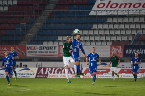 Martin Hála v souboji s Hübschmanem, ze které vznikla největěí šance utkání kterou v 92.minutě neproměnil Moulis, když nepřehodil gólmana a pouze jej nastřelil