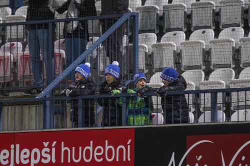 Mladí fanoušci si i přes špatný výsledek utkání užívali