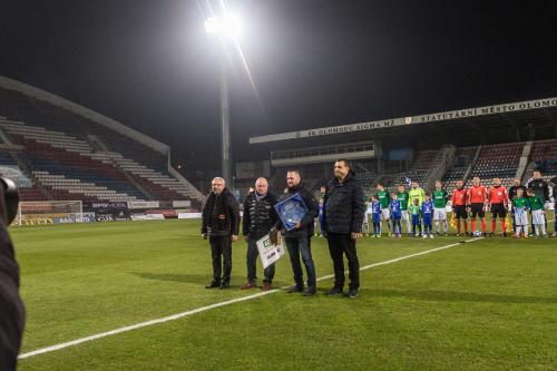  Za dokonalou péči o pažit Androva stadionu byl cenou Groundsman roku 2018 odměněn  trávníkář ze SIGMY  Dušan Romanovský