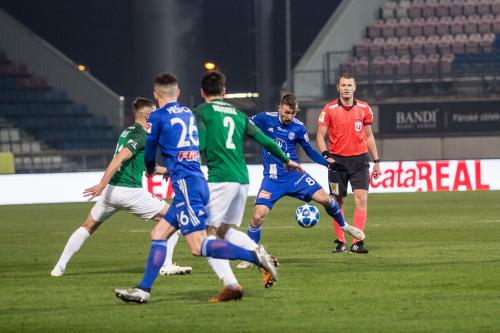 Houska u balónu a Nešpor, v souboji s hráči Jablonce