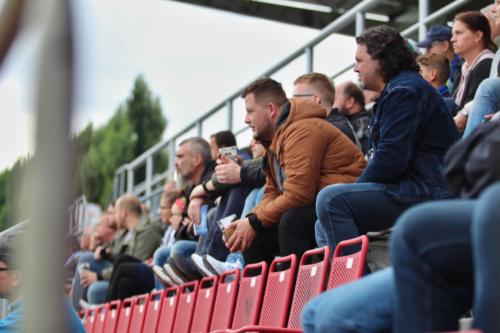 Tribuny Androva stadionu se bavili